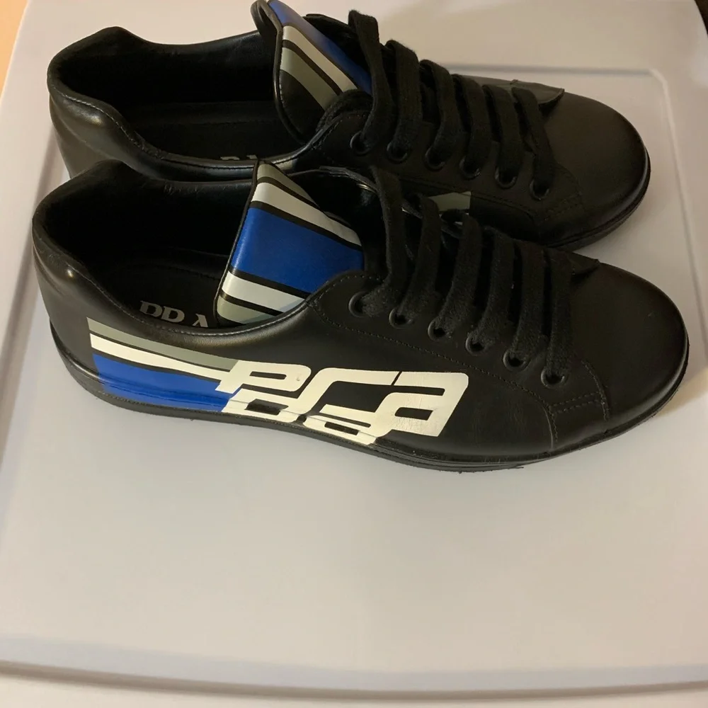 Prada low top logo sneakers. Size 9 US (7,5 Prada) - Picture 7 of 7
